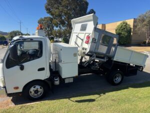 Truck Tipper Hino 2013 Ex-council Car License 6 speed manual 208704km 1EGE595 SN1837